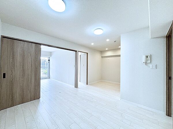 家族団らんの時間も増えそうなくつろぎのリビングダイニング。