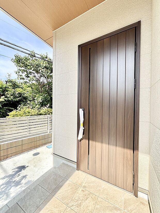 大切な家族、来客を出迎える玄関。