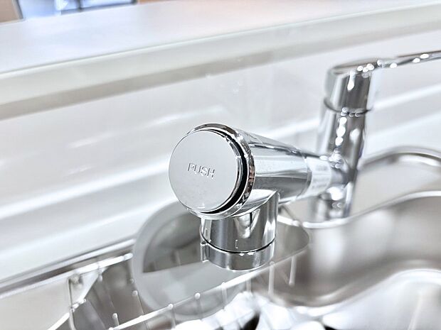 いつでも清潔なおいしいお水を。一つの水栓で水道水と浄水を使い分け。