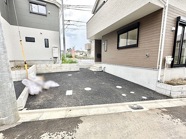 駐車2台可能!急なお客様の駐車に。また、ご家族の自転車スペースとしても大活躍。
