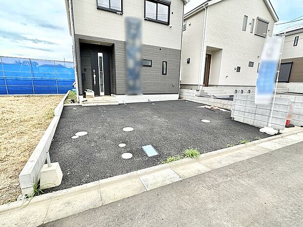 駐車2台可能!急なお客様の駐車に。また、ご家族の自転車スペースとしても大活躍。