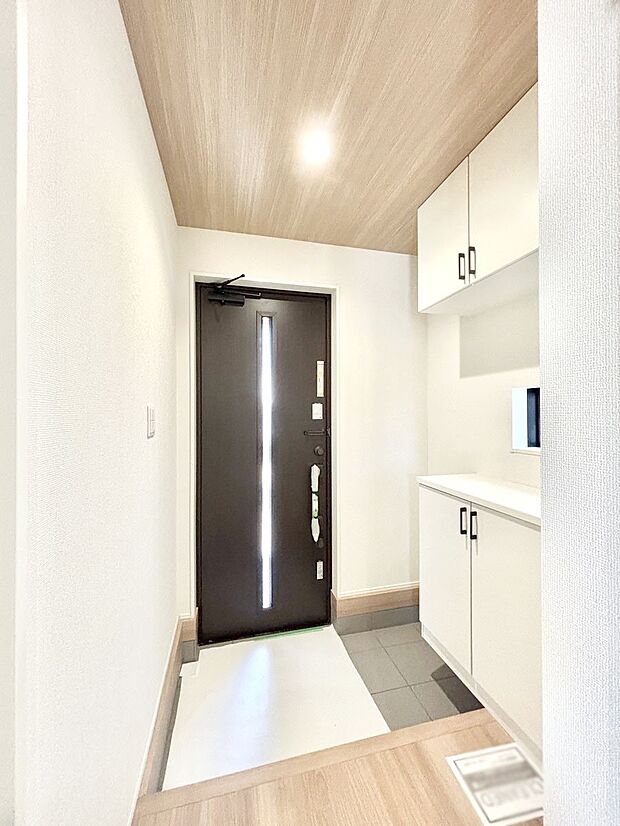 家族の帰宅やお客様をあたたかく迎える玄関