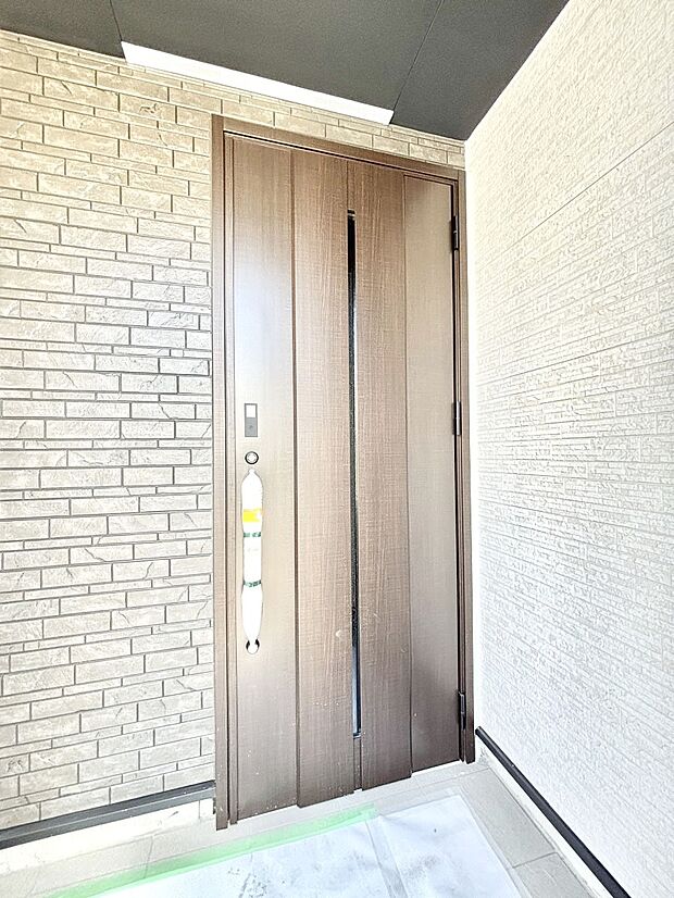 大切な家族、来客を出迎える玄関。