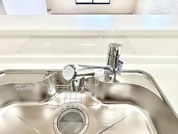 いつでも清潔なおいしいお水を。一つの水栓で水道水と浄水を使い分け。