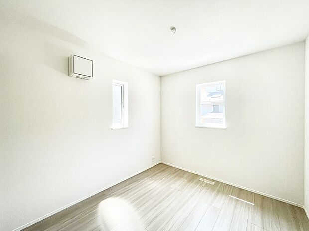 2面採光で気持ちよく自然光が取り入れられるのでお子様のお部屋にもピッタリ