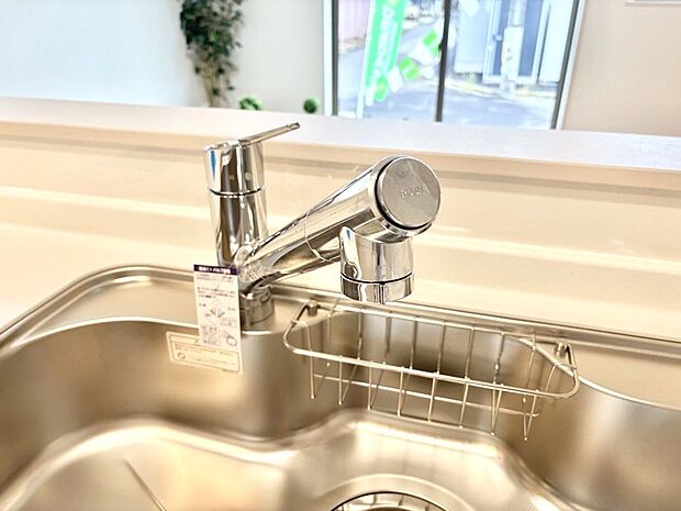 いつでも清潔なおいしいお水を。一つの水栓で水道水と浄水を使い分け。