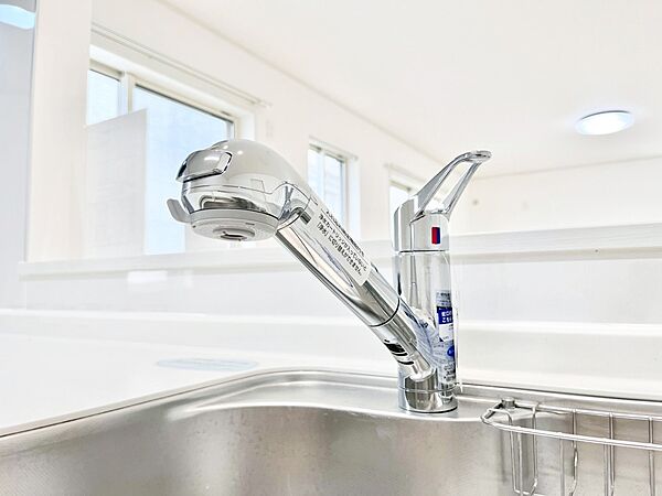 いつでも清潔なおいしいお水を。一つの水栓で水道水と浄水を使い分け。