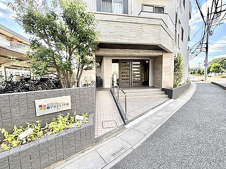 落ち着いた雰囲気のエントランス
