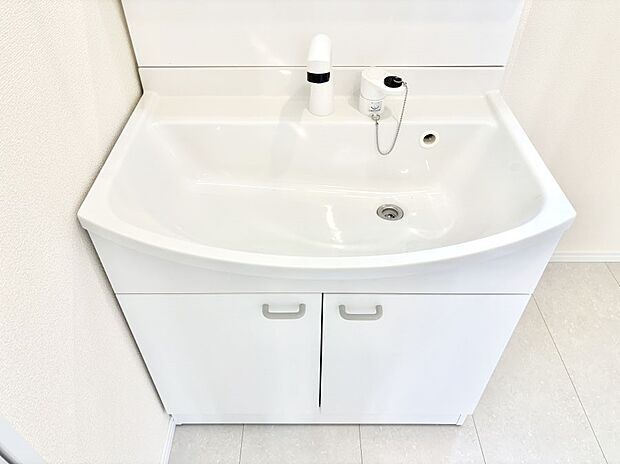 ハンドシャワー付き!使いやすい洗面台。