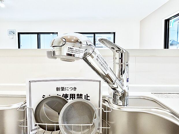 いつでも清潔なおいしいお水を。一つの水栓で水道水と浄水を使い分け。