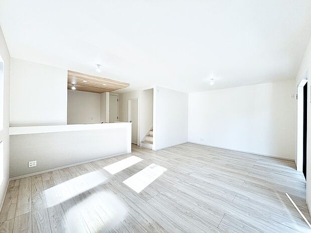 家族の笑顔が自然と生まれてくる、そんな雰囲気のダイニングに仕上がっています