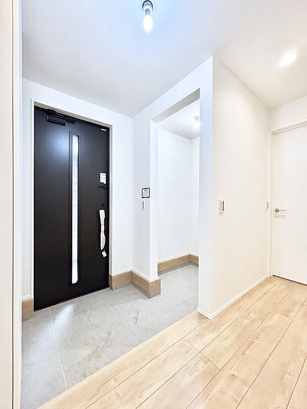 土間収納のついた収納力豊富な玄関。生活感もスッキリできます