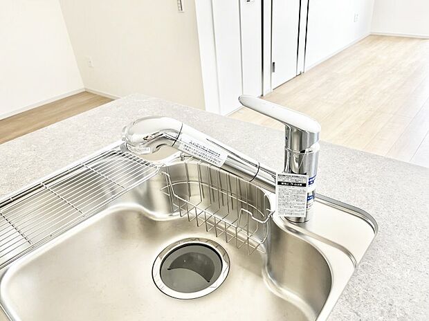 いつでも清潔なおいしいお水を。一つの水栓で水道水と浄水を使い分け。