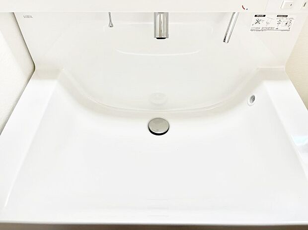 ハンドシャワー付き!使いやすい洗面台。