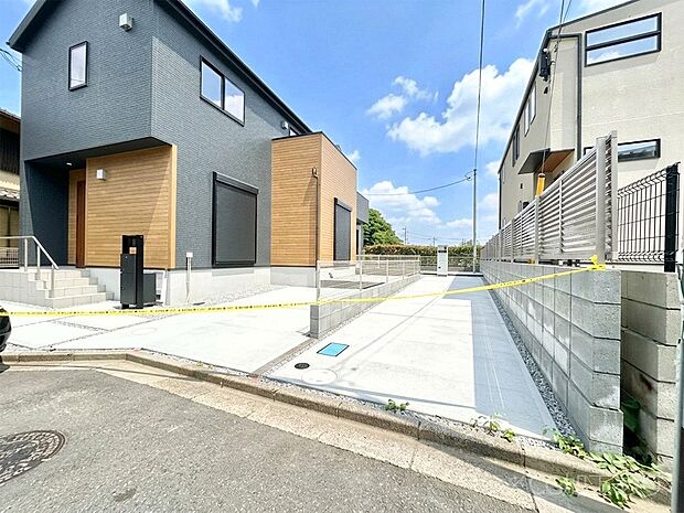 カースペース2台駐車可。セカンドカーや来客時に便利です!