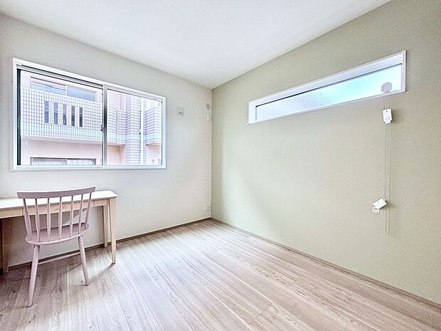 2面採光で気持ちよく自然光が取り入れられるのでお子様のお部屋にもピッタリ
