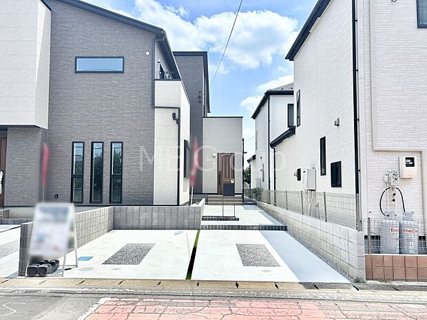 奥まった地形は、車道に面しておらず、静かでプライベート感を味わえる立地です。
