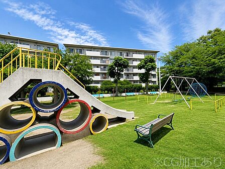 敷地内には公園があり、家族で過ごしやすい住環境です