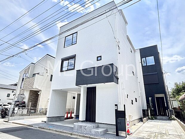 洗練された外観、上質な住空間が広がる室内は永く安心して過ごせる住居です。