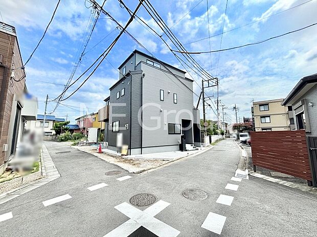 角地なので日当たりも良く、お家が堂々として見えます。