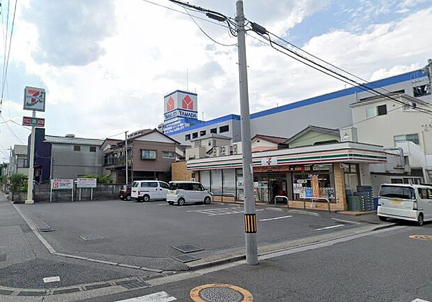 コンビニ 70m セブン-イレブン 川口青木3丁目店