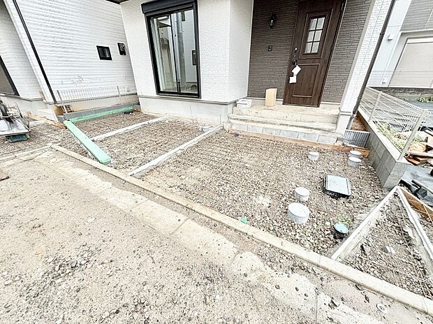 目の前が駐車場だと雨の日も大量にお買い物をした時も便利ですね