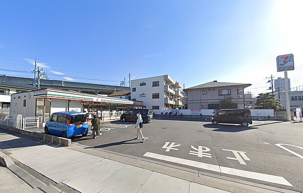 コンビニ 300m セブン-イレブン さいたま鹿手袋3丁目店