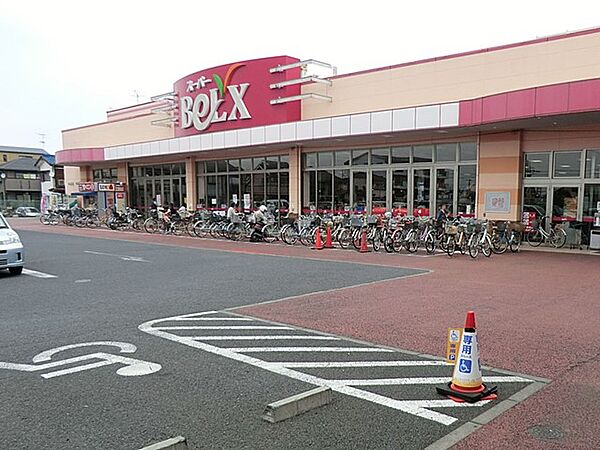 スーパー 800m ベルクス松飛台店