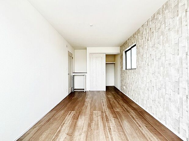 大容量の収納力が嬉しいWIC付きのお部屋でゆったりリラックスタイムが過ごせます!
