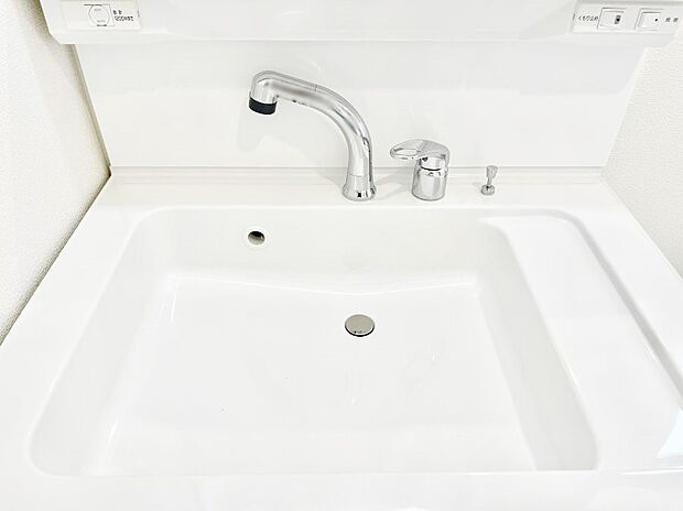 ハンドシャワー付き!使いやすい洗面台。