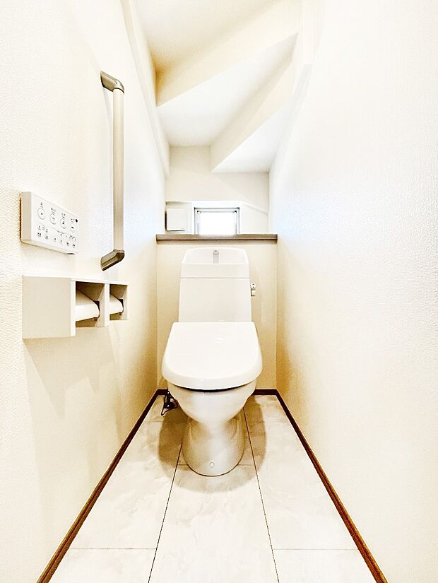 明るく清潔感のあるトイレです。 