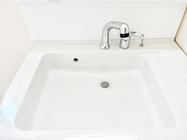 ハンドシャワー付き!使いやすい洗面台。