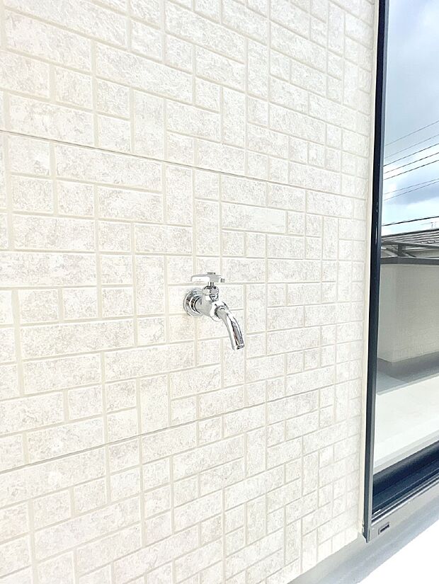 バルコニー水栓があればお掃除も楽々です。