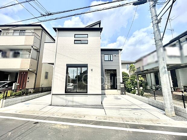 洗練された外観、上質な住空間が広がる室内は永く安心して過ごせる住居です。