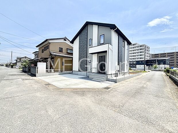 角地なので日当たりも良く、お家が堂々として見えます。