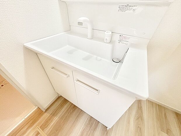 ハンドシャワー付き!使いやすい洗面台。