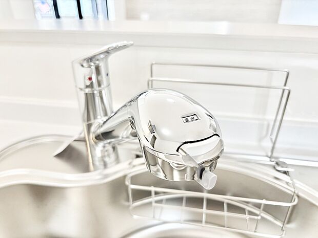いつでも清潔なおいしいお水を。一つの水栓で水道水と浄水を使い分け。