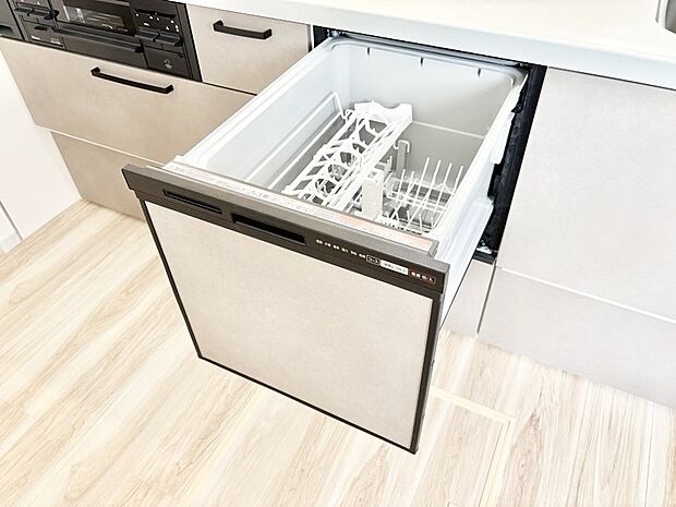 面倒なお片づけは食洗機にお任せ！家事の負担が減って、時間にも気持ちにもゆとりができます。