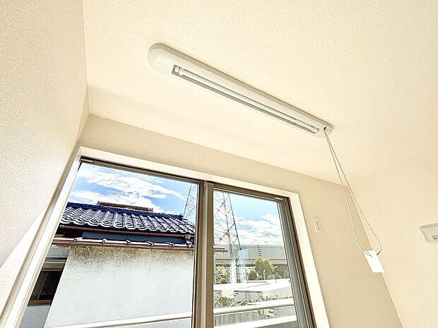 室内物干しポール。梅雨や花粉の時期に大活躍します。