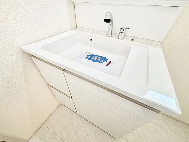 ハンドシャワー付き！使いやすい洗面台。