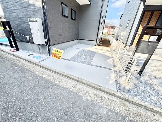 目の前が駐車場だと雨の日も大量にお買い物をした時も便利ですね
