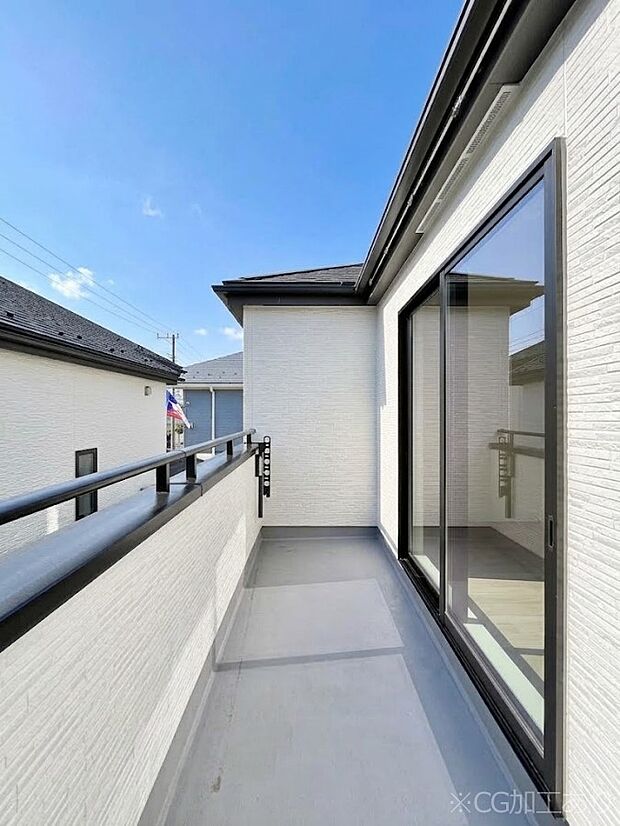 暖かな陽光が降り注ぐバルコニーはお洗濯におすすめ。爽やかな風も心地よいです。