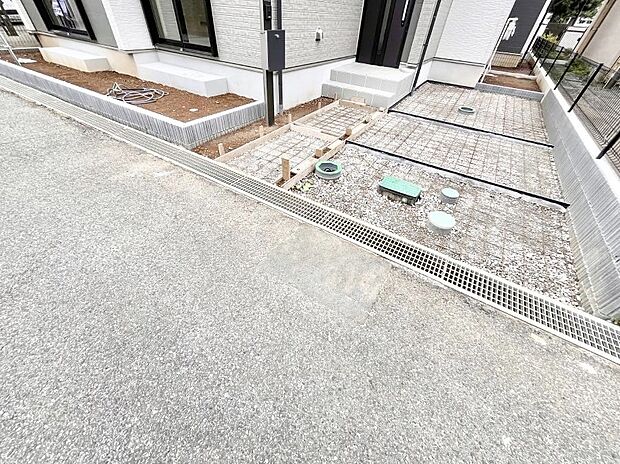 目の前が駐車場だと雨の日も大量にお買い物をした時も便利ですね