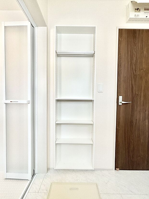 便利なリネン庫で、スッキリした使いやすい洗面室に