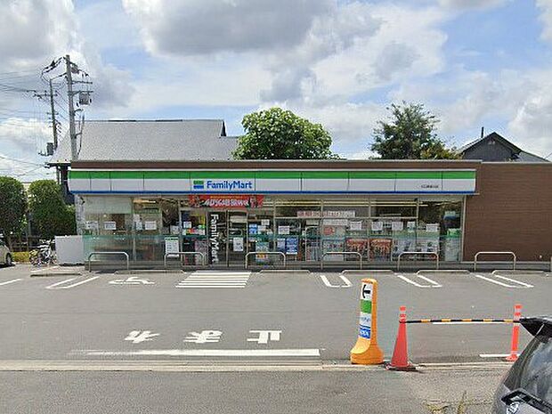 コンビニ 600m ファミリーマート 川口南前川店