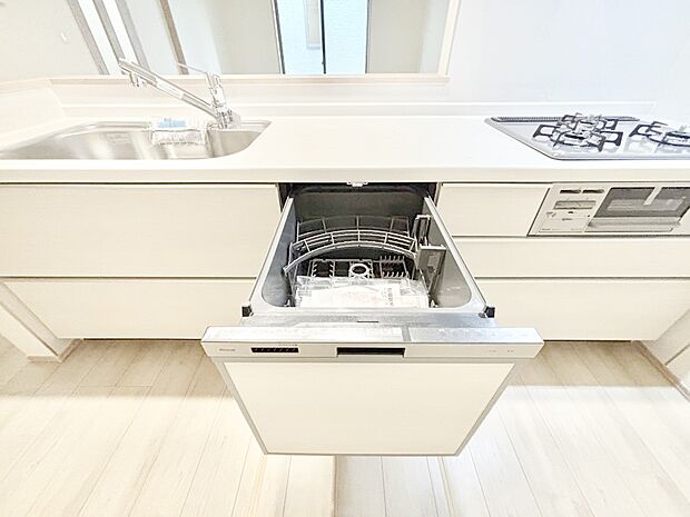 面倒なお片づけは食洗機にお任せ！家事の負担が減って、時間にも気持ちにもゆとりができます。