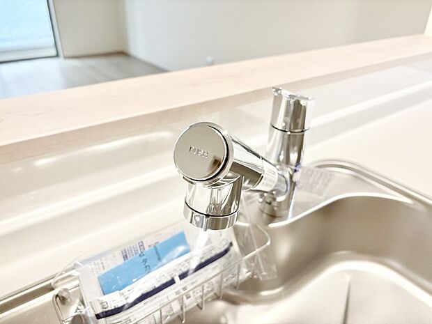 いつでも清潔なおいしいお水を。一つの水栓で水道水と浄水を使い分け。