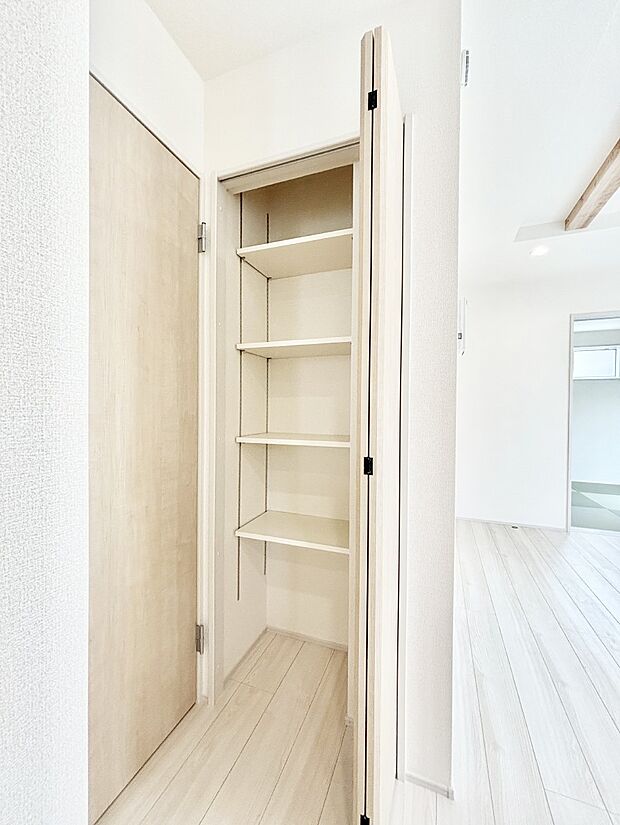 物が多くなりがちなリビングにうれしい収納