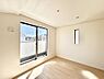 室内：バルコニーから入り込む明るい陽光！心地のよいプライベートルームです