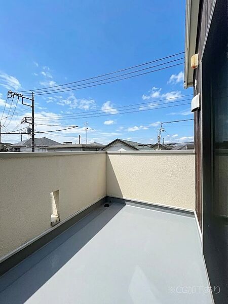 ゆったりとした南向きバルコニー。チェアを置いてティータイムもおすすめです。